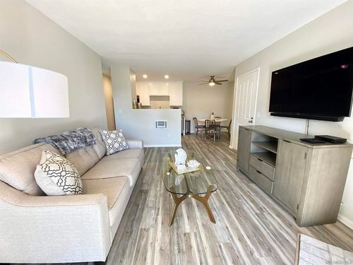 207-1810 S El Camino Real, Encinitas, CA, 92024-4142 | Card Image