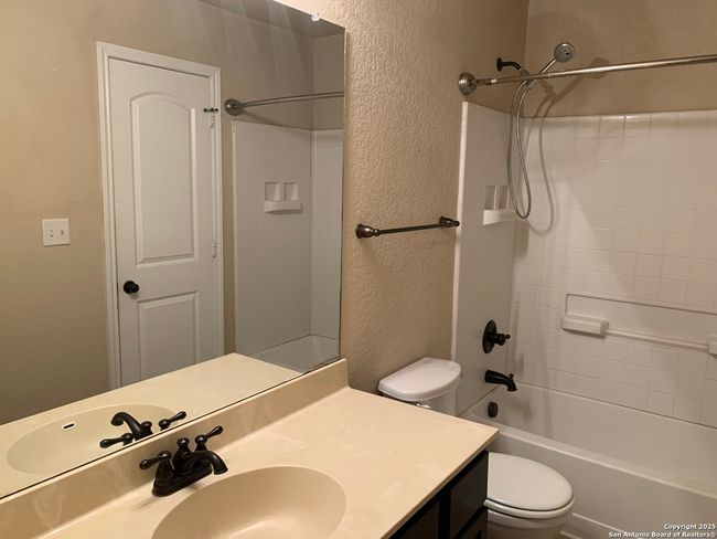 201 Anne Louise Dr, Home with 3 bedrooms, 3 bathrooms and null parking in New Braunfels TX | Image 25