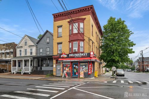 930 E Grand St, Elizabeth, NJ, 07201-4706 | Card Image