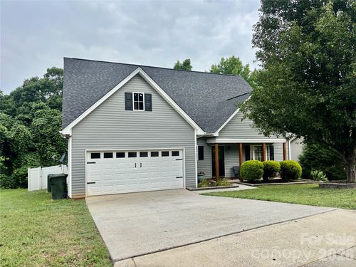 229 17th Ave Se, Hickory, NC, 28602-8994 | Card Image