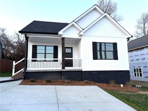 16 W Colonial Dr, Thomasville, NC, 27360-4632 | Card Image