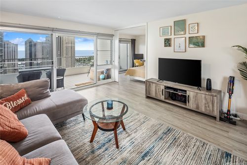 ph-ii7-1717 Ala Wai Blvd, Honolulu, HI, 96815-1523 | Card Image