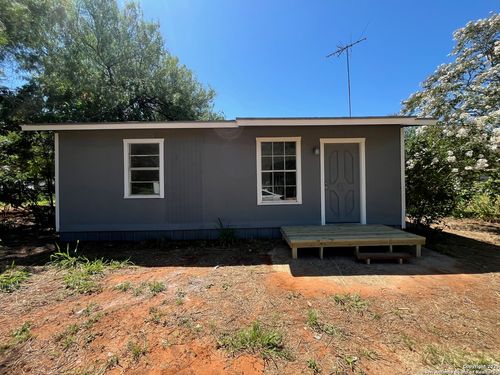 130 N Trevino St, Pearsall, TX, 78061-1525 | Card Image