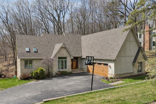 8063 Fawn Valley Dr, Clarkston, MI, 48348-4541 | Card Image