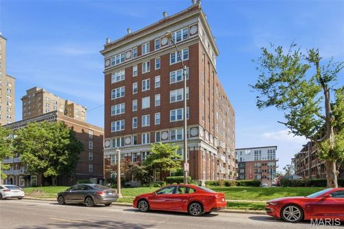 805-5330 Pershing Ave, Saint Louis, MO, 63112-1752 | Card Image