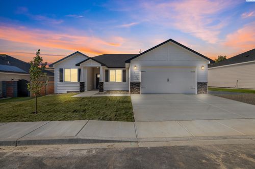 218 Packer St., Prosser, WA, 99350 | Card Image