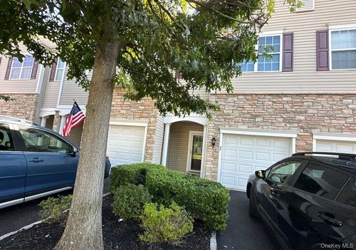 35 Sugar Pine Ln, Bay Shore, NY, 11706-5870 | Card Image