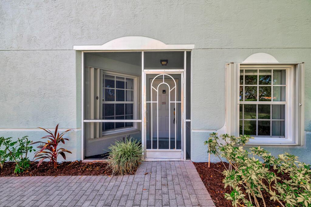 Logia Cir, Boynton Beach, FL 33472