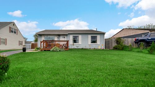 422 Saginaw Dr, Valparaiso, IN, 46385-8117 | Card Image