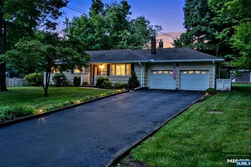 36 Edison Ter, Sparta, NJ, 07871-3816 | Card Image