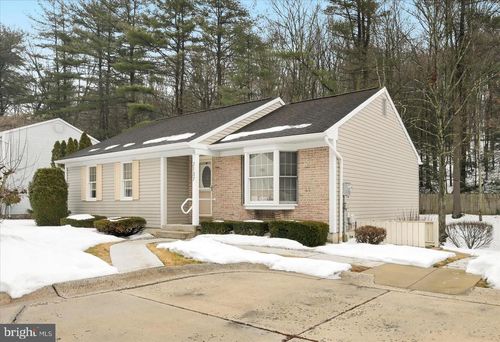 2137 Woodglen Rd, Pottsville, PA, 17901-1317 | Card Image