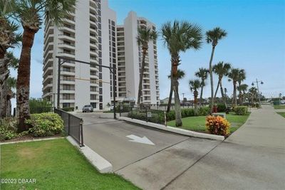 1405 - 3855 S Atlantic Avenue, Condo with 2 bedrooms, 2 bathrooms and null parking in Daytona Beach Shores FL | Image 2