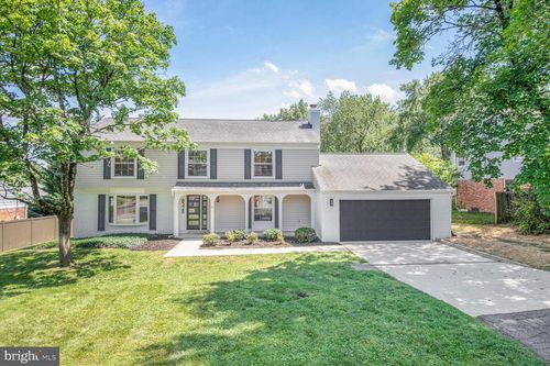 8328 Tuckerman Ln, POTOMAC, MD, 20854-3748 | Card Image