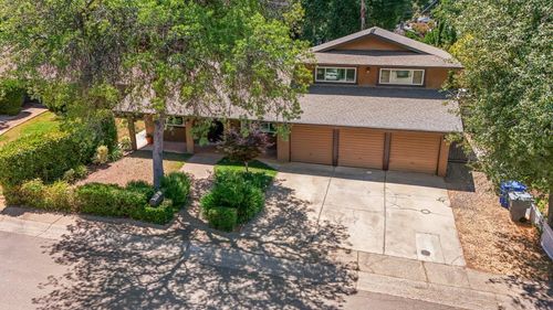 3428 Adams Ln, Redding, CA, 96002-2711 | Card Image