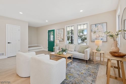 34 Emerald St, Hackensack, NJ, 07601-6101 | Card Image