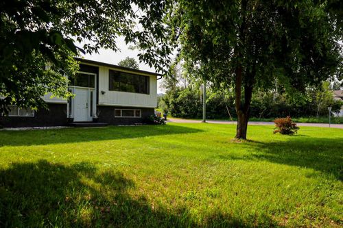 11237 91 St, Peace River, AB, T8S1P7 | Card Image