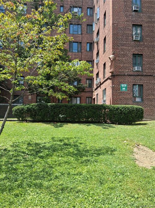 tb-1575 Odell Street, New York, NY, 10462 | Card Image