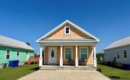 111 Ocean View Dr, Mexico Beach, FL, 32456-4538 | Card Image