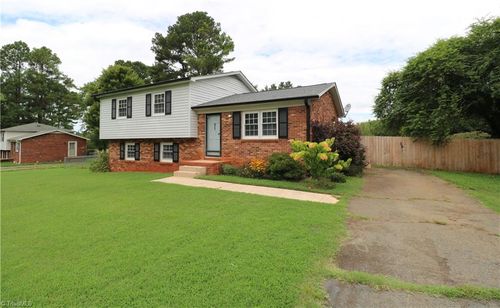 120 Sunnybrook Ct, Tobaccoville, NC, 27050-9104 | Card Image