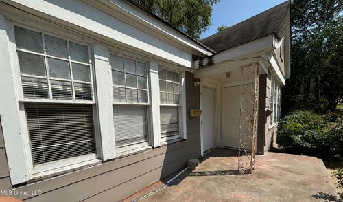 1040 Madison St, Jackson, MS, 39202-2724 | Card Image