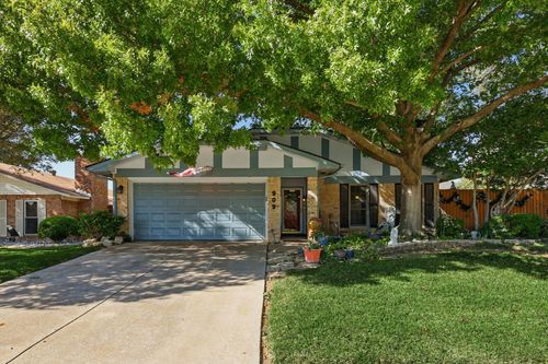 2909 Oakridge Dr, Bedford, TX, 76021-3618 | Card Image