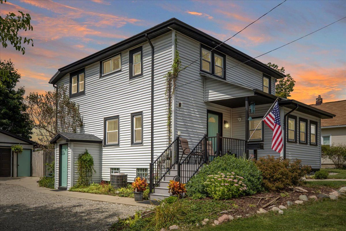 Slater St, Lake Orion, MI 48362