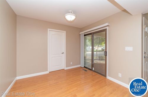 31-5652 Drake Hollow Dr E, West Bloomfield, MI, 48322-1272 | Card Image