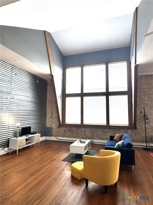 a-103 W Walnut St, Seguin, TX, 78155 | Card Image