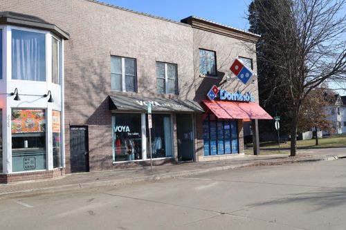 2022 College St, Cedar Falls, IA, 50613-3618 | Card Image