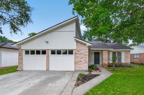 7515 Londres Dr, Houston, TX, 77083-3721 | Card Image