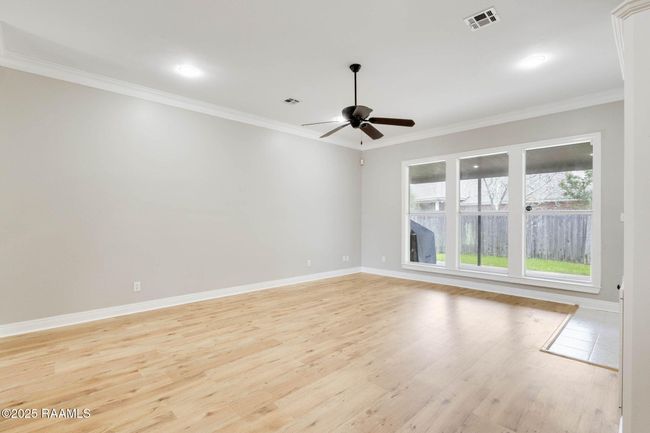 12-web-or-mls-110 Yorkshire Circle-11 | Image 5