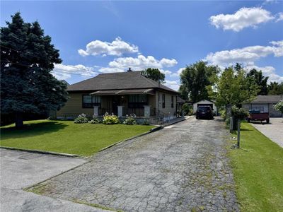 826 Mohawk Rd E, House other with 4 bedrooms, 2 bathrooms and 11 parking in Hamilton ON | Image 1