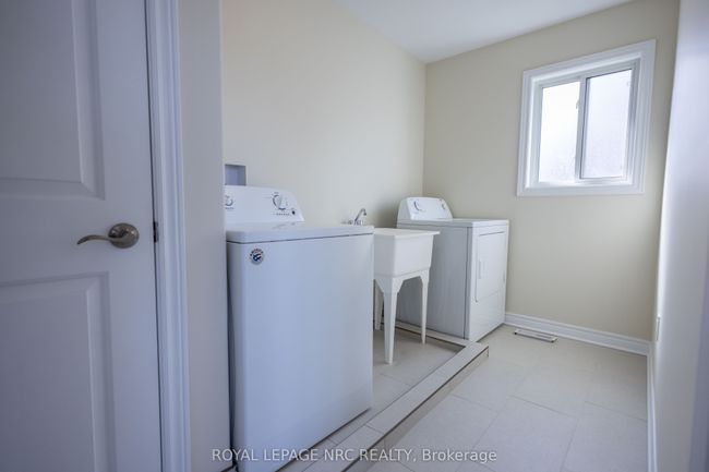 33 Cinnamon St, House other with 3 bedrooms, 3 bathrooms and 2 parking in Thorold ON | Image 19
