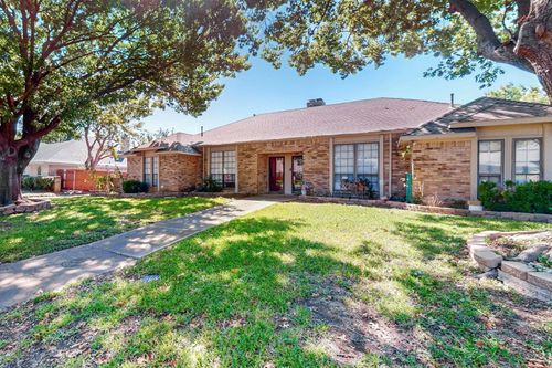 7113 Pleasant View Dr, Dallas, TX, 75231-4829 | Card Image