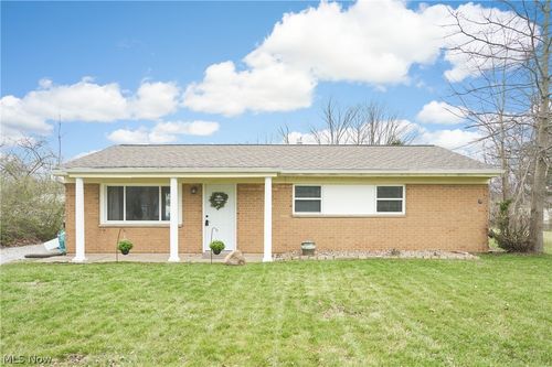 332 N River Rd, Munroe Falls, OH, 44262-1331 | Card Image