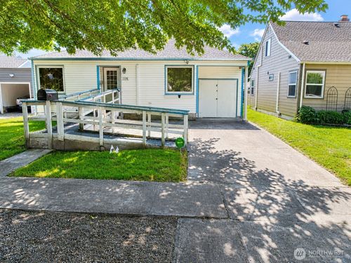 566 25th Ave, Longview, WA, 98632-1324 | Card Image