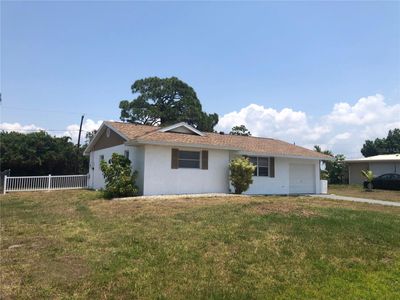 524 Lakehurst Avenue Nw, House other with 3 bedrooms, 2 bathrooms and null parking in Port Charlotte FL | Image 2