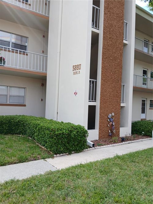 304-5880 38th Ave N, SAINT PETERSBURG, FL, 33710-1965 | Card Image