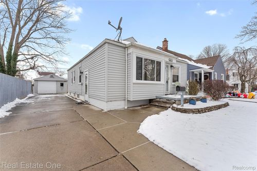 2212 Electric St, Wyandotte, MI, 48192-4344 | Card Image