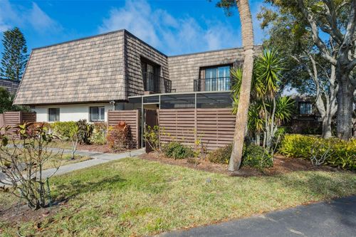 15338-15338 E Pond Woods Dr, Tampa, FL, 33618-1805 | Card Image