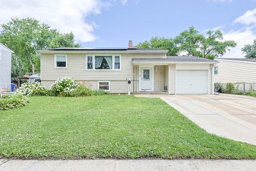 1412 Windsor Cir, Carpentersville, IL, 60110-2410 | Card Image