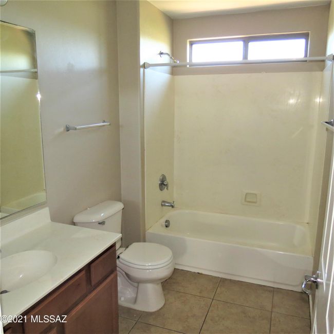Main Bathroom | Image 15