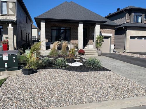 565 Bobolink Ridge, Ottawa, ON, K2S2P4 | Card Image