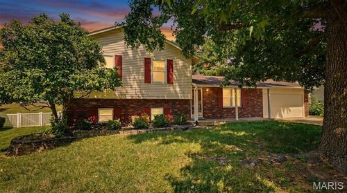 2215 Graystone Dr, Saint Charles, MO, 63303-5184 | Card Image