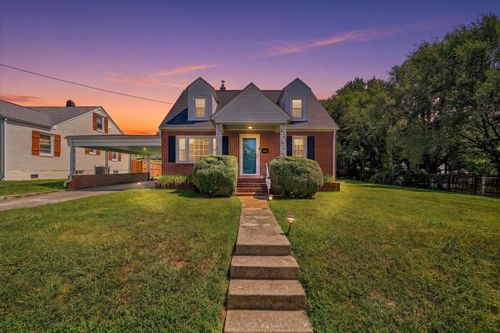 424 Goodwin Ave, Salem, VA, 24153-3240 | Card Image