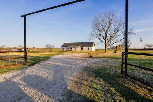 1727 Lcr 124, Mount Calm, TX, 76673-3559 | Card Image