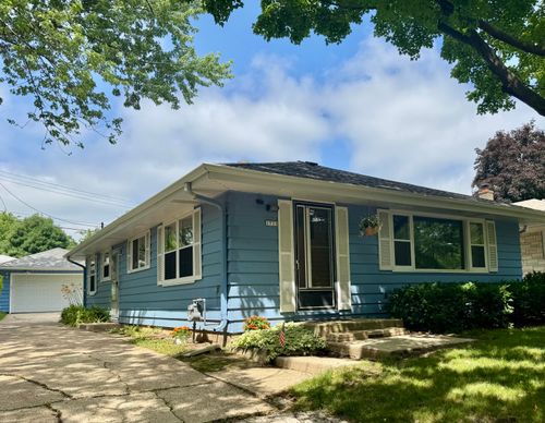 1733 N 118th St, Wauwatosa, WI, 53226-3013 | Card Image