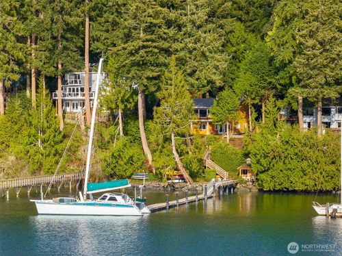 6518 Ne Monte Vista Dr, Bainbridge Island, WA, 98110-4262 | Card Image
