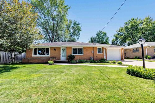 833 Spruce Street, DE PERE, WI, 54115 | Card Image
