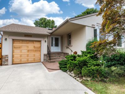 1842 Christopher Rd, House other with 3 bedrooms, 2 bathrooms and 10 parking in Mississauga ON | Image 1